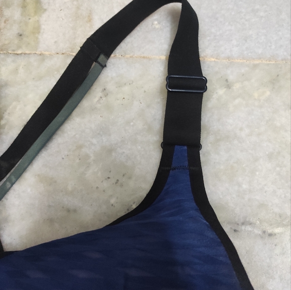 Victoria Sport Incredible Sports Bra - Picture 7 of 15